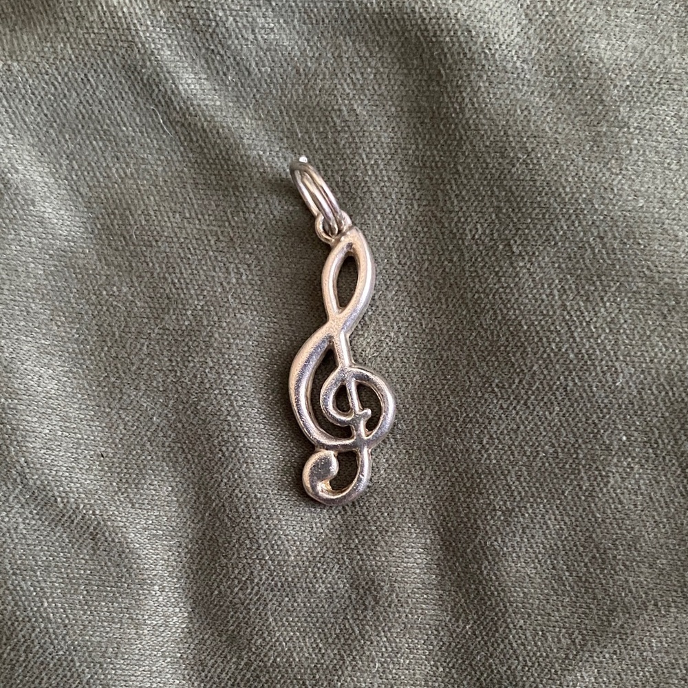 Elegant Sterling  Silver Treble Clef Pendant